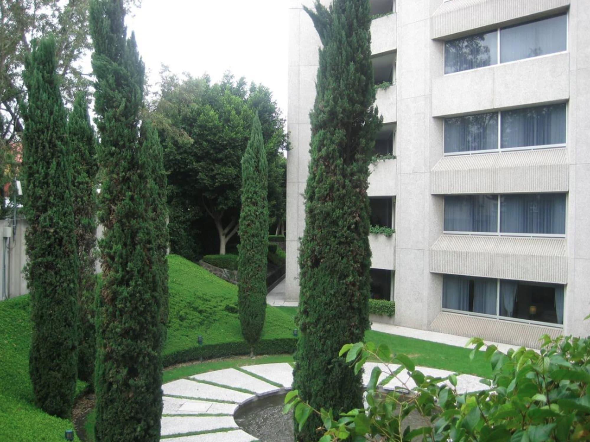 Royal Pedregal Hotel Mexico By Eksteriør billede The campus of the University of Navarra