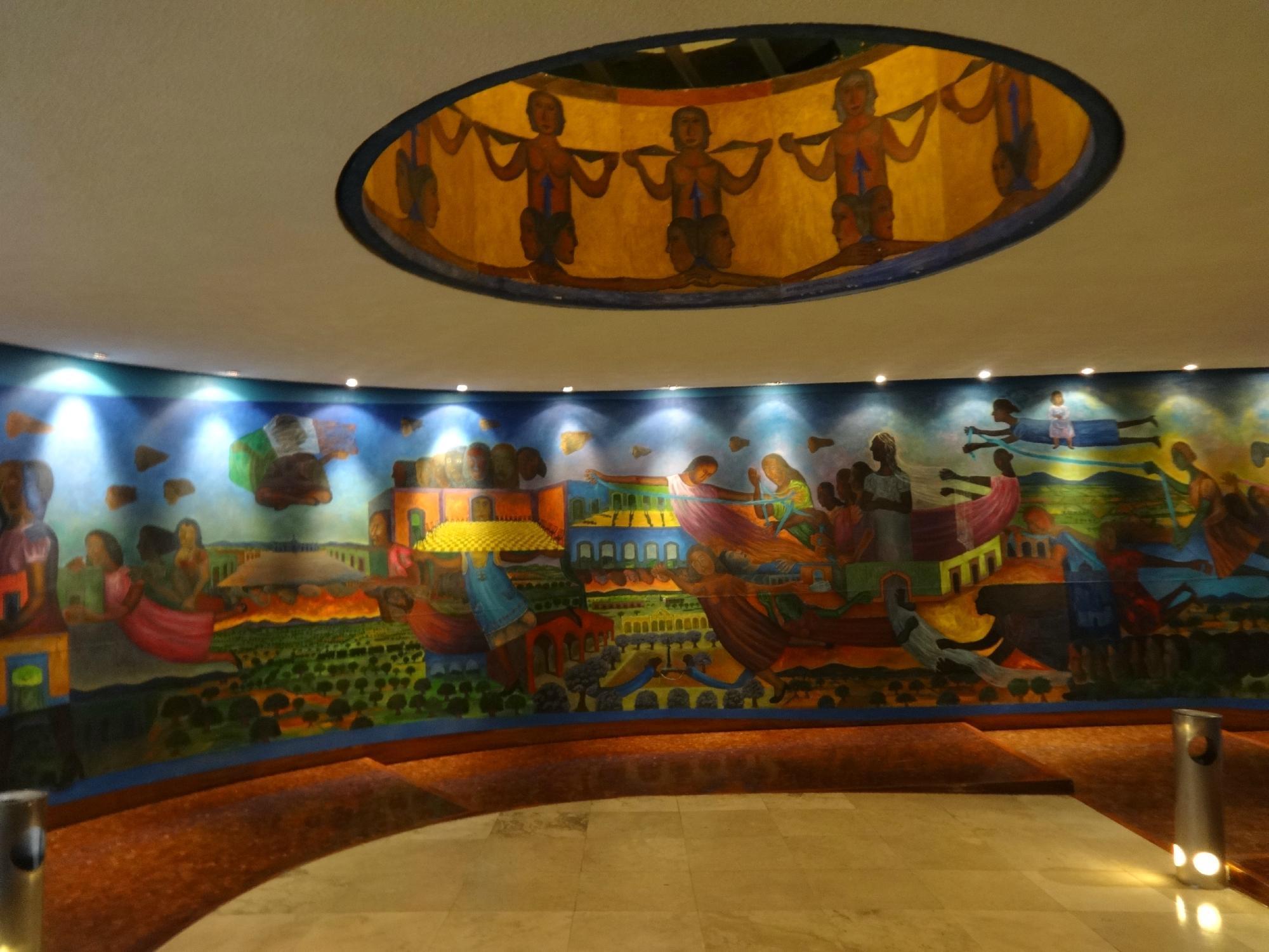 Royal Pedregal Hotel Mexico By Eksteriør billede The mural at the entrance of the hotel