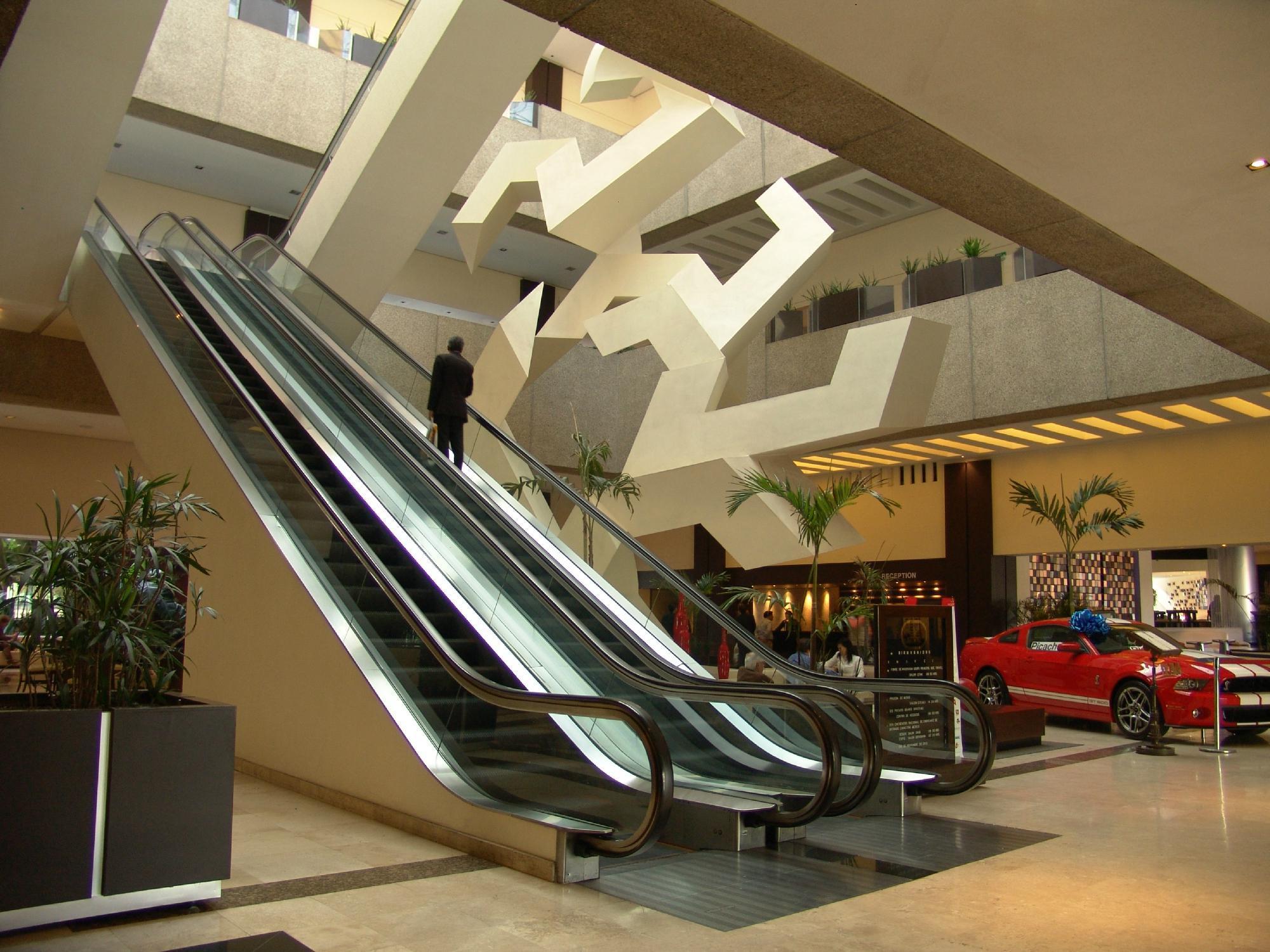 Royal Pedregal Hotel Mexico By Eksteriør billede Escalators at the shopping mall