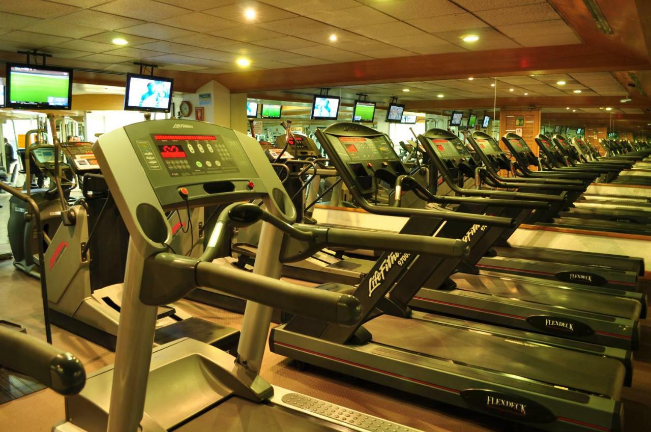 Royal Pedregal Hotel Mexico By Eksteriør billede A row of treadmills